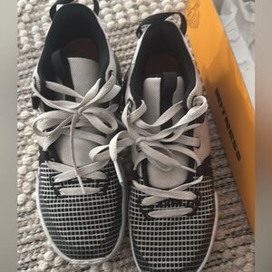 Lebron youth witness basketball shoes. Size 7 youth